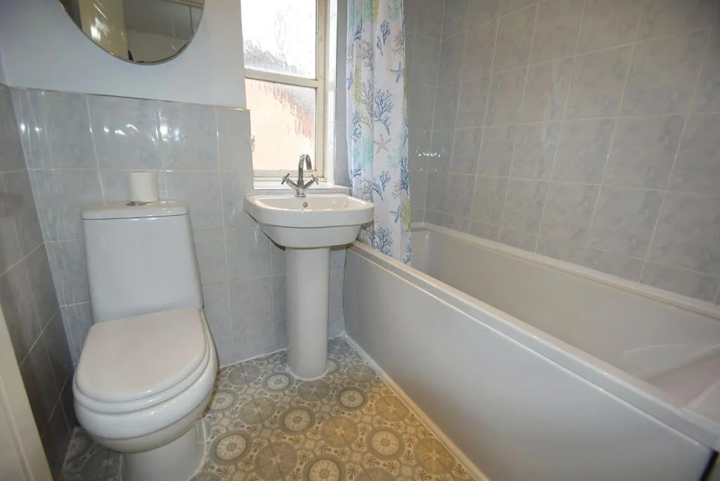 2 bedroom semi-detached house for rent