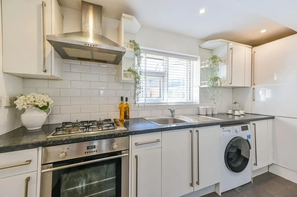 2 bedroom maisonette for rent