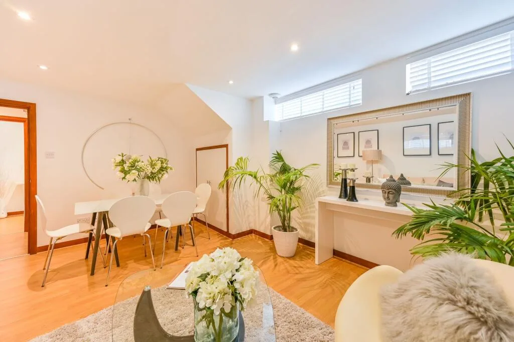 2 bedroom maisonette for rent