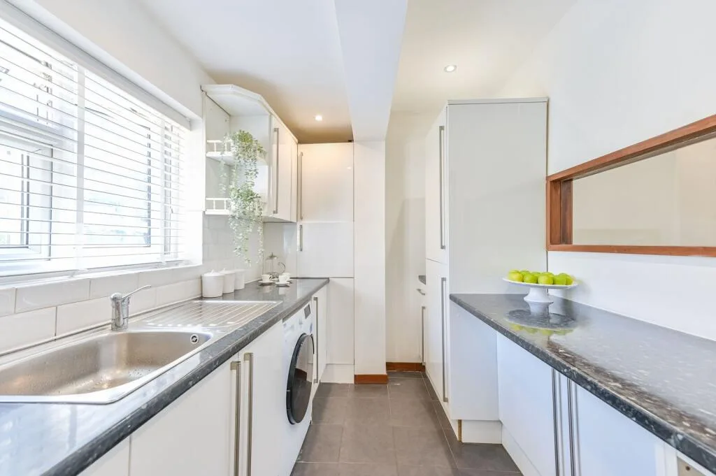 2 bedroom maisonette for rent
