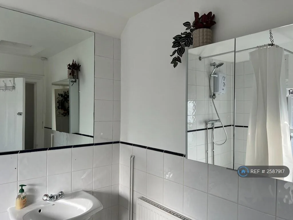 1 bedroom house share for rent