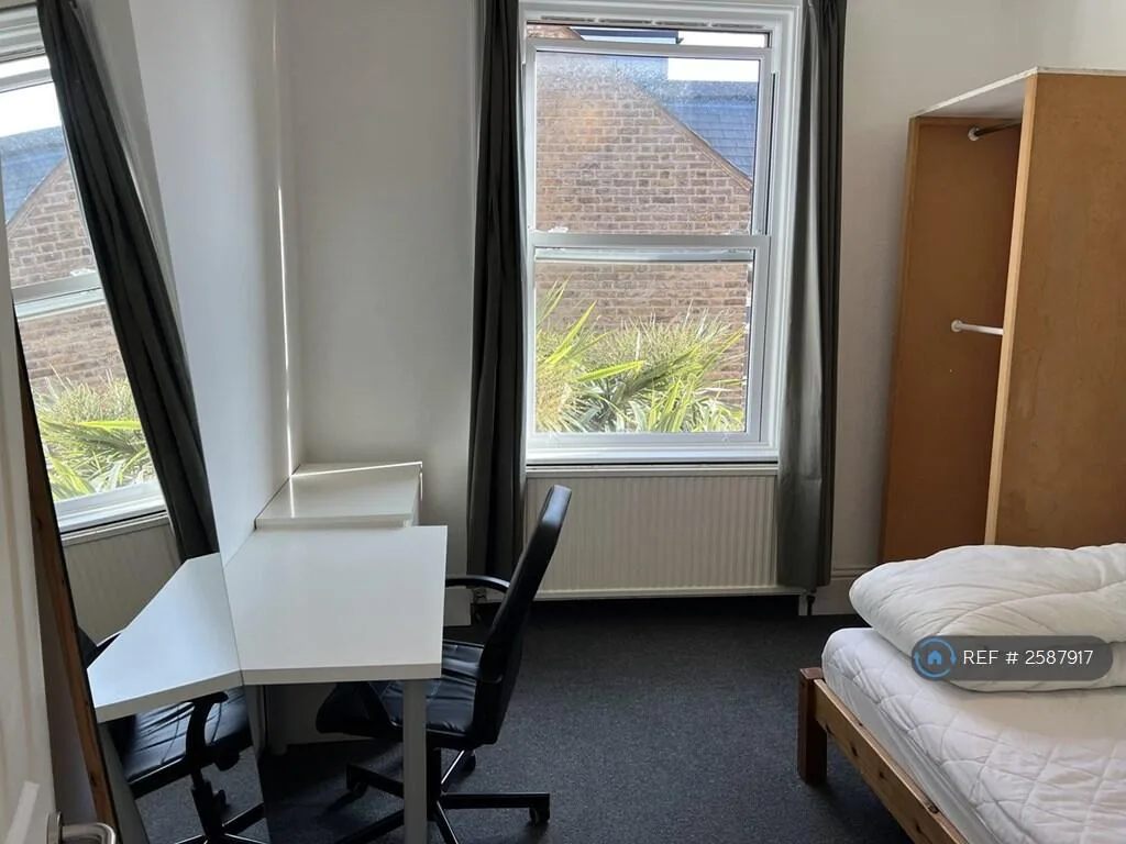 1 bedroom house share for rent