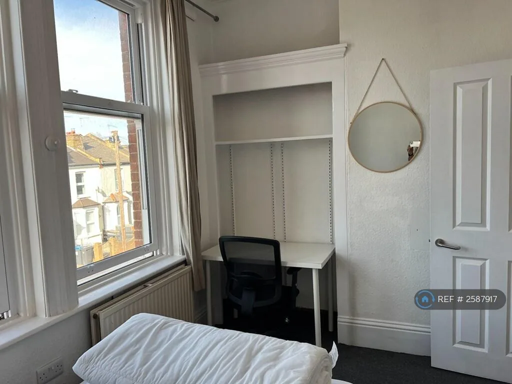 1 bedroom house share for rent