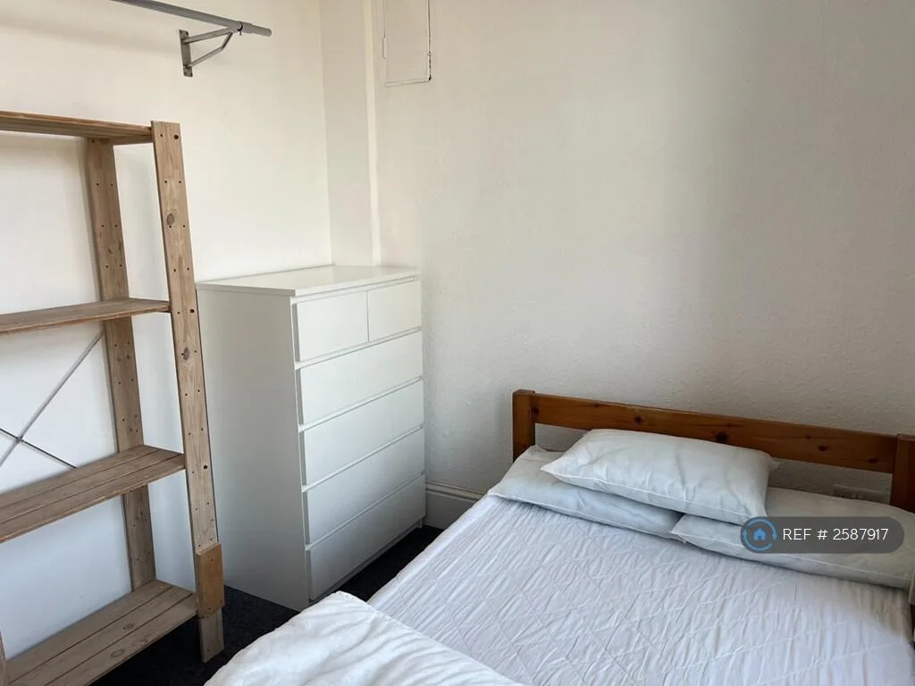 1 bedroom house share for rent