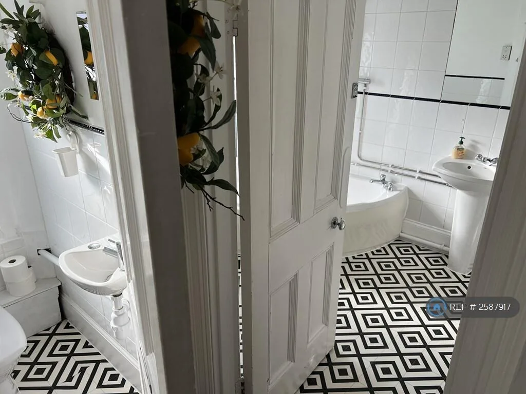 1 bedroom house share for rent