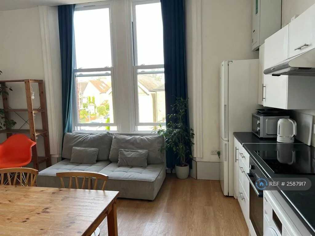 1 bedroom house share for rent