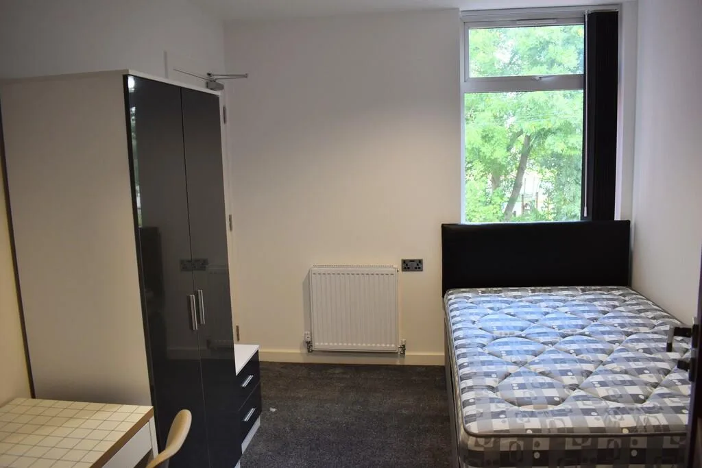 5 bedroom terraced house for rent