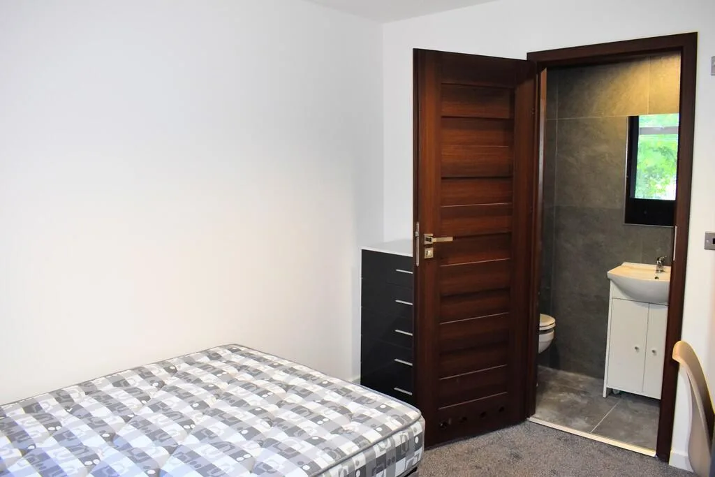5 bedroom terraced house for rent