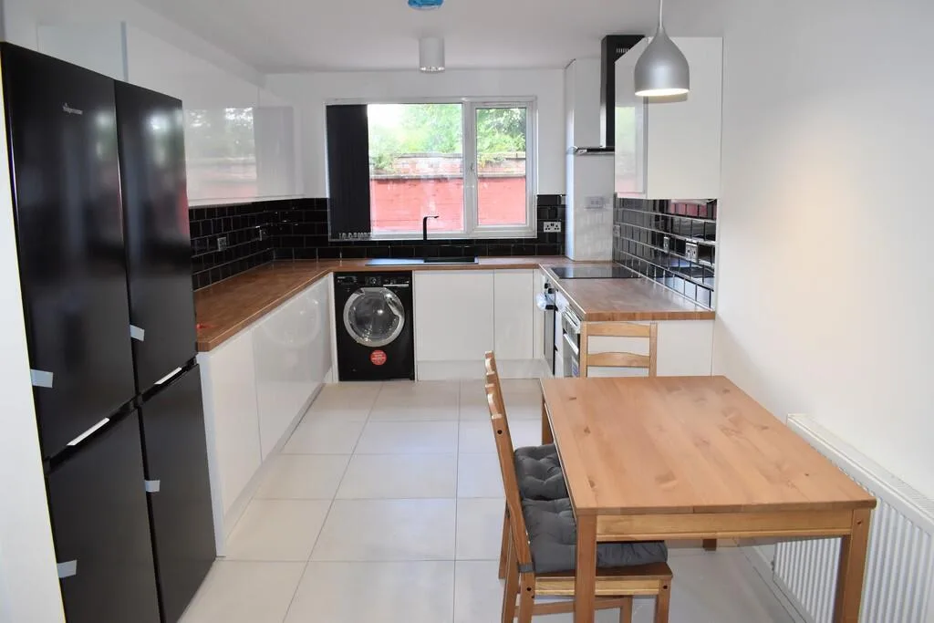 5 bedroom terraced house for rent