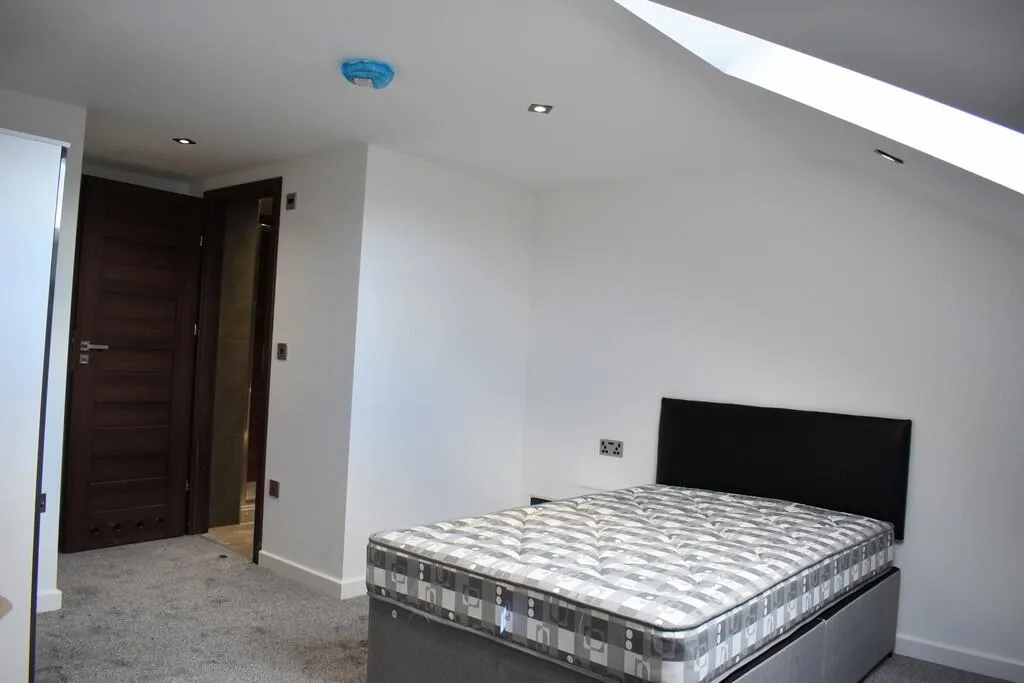 5 bedroom terraced house for rent