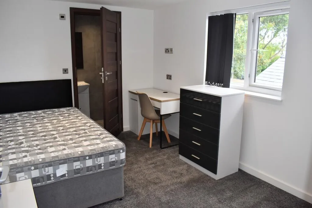 5 bedroom terraced house for rent