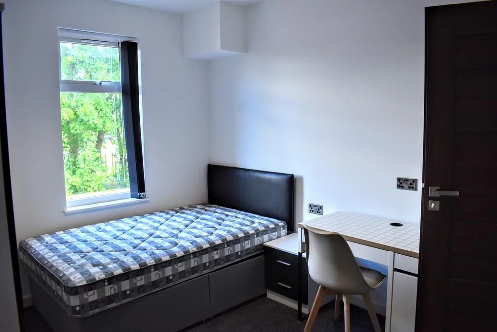 5 bedroom terraced house for rent