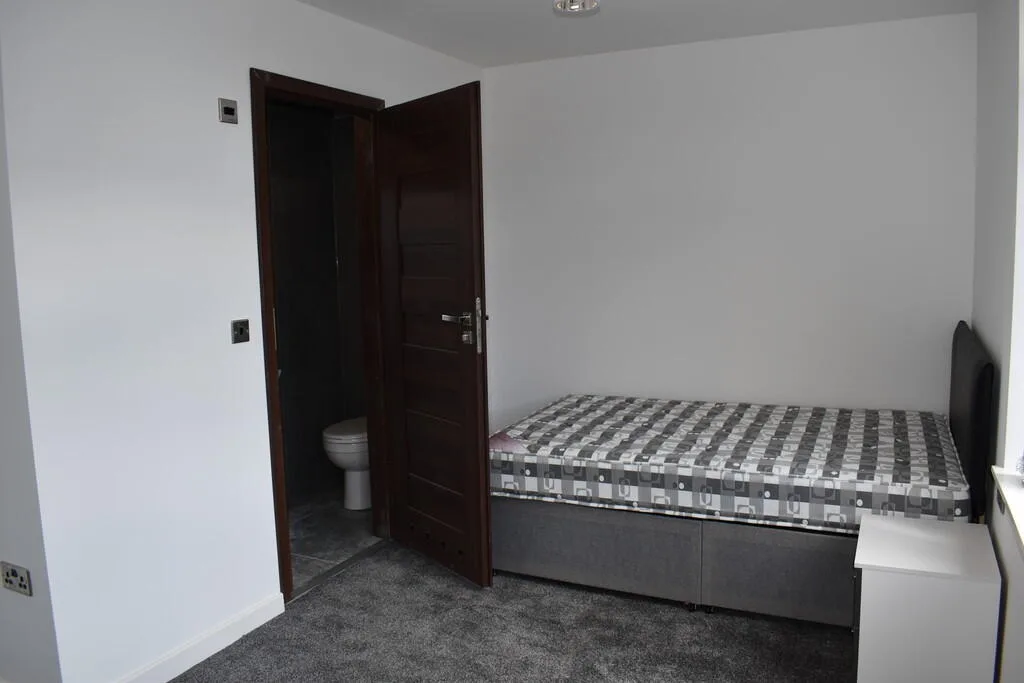 5 bedroom terraced house for rent