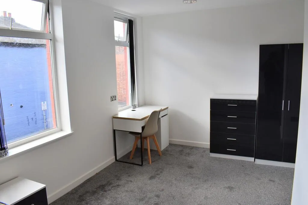 5 bedroom terraced house for rent