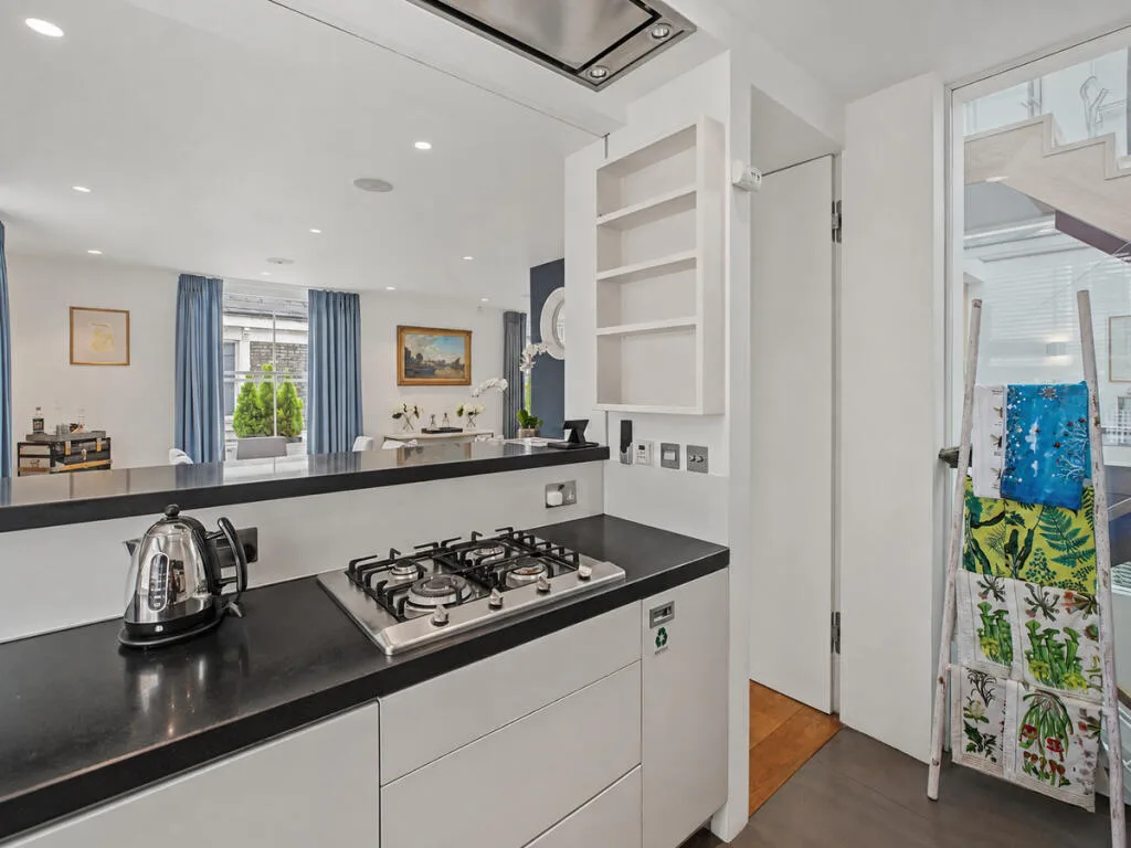 5 bedroom mews property for rent