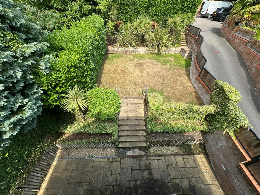 5 bedroom detached house for rent