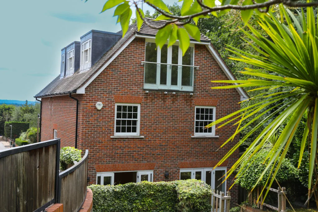 5 bedroom detached house for rent