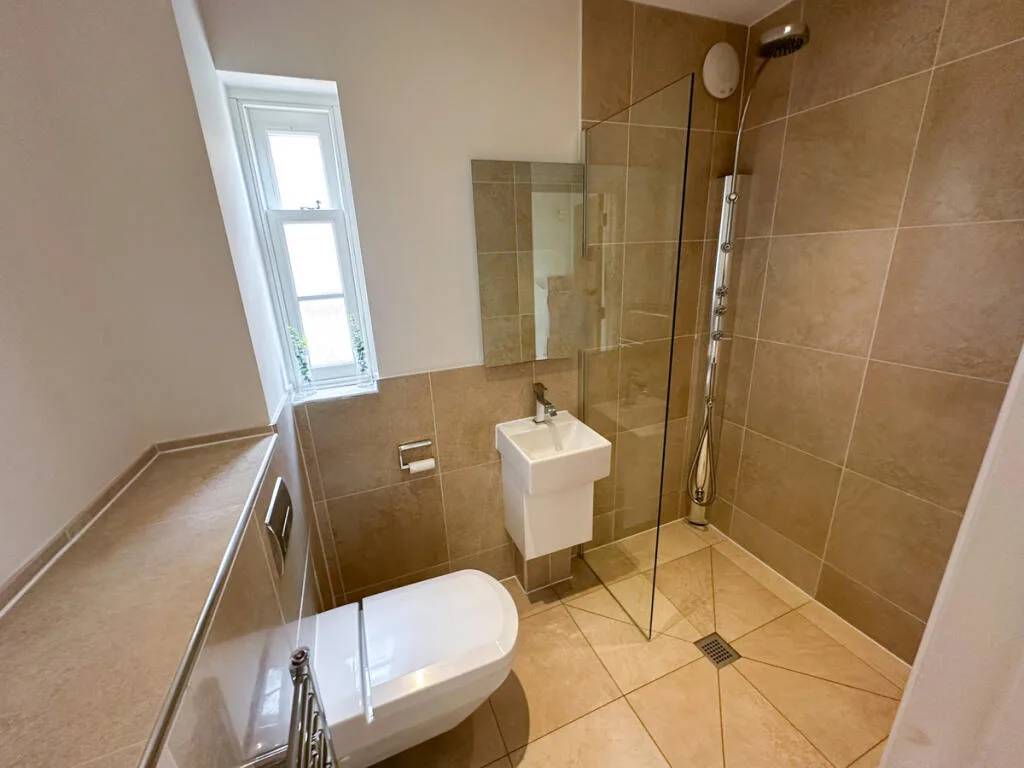 5 bedroom detached house for rent