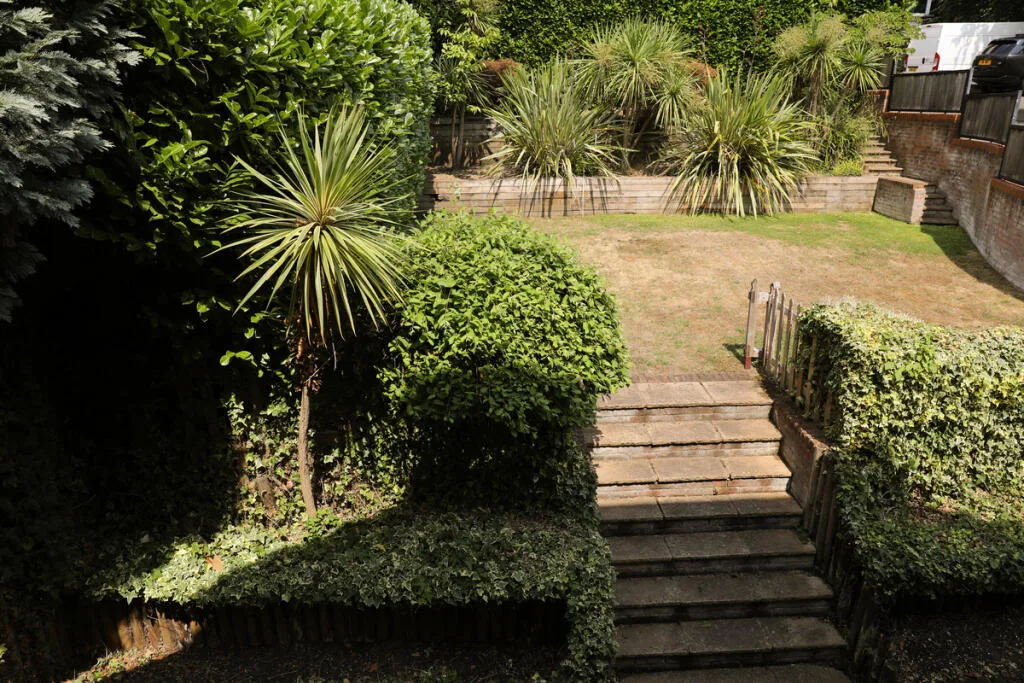 5 bedroom detached house for rent
