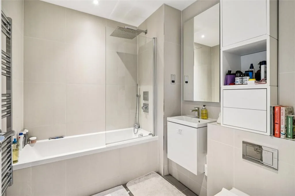 2 bedroom penthouse for rent