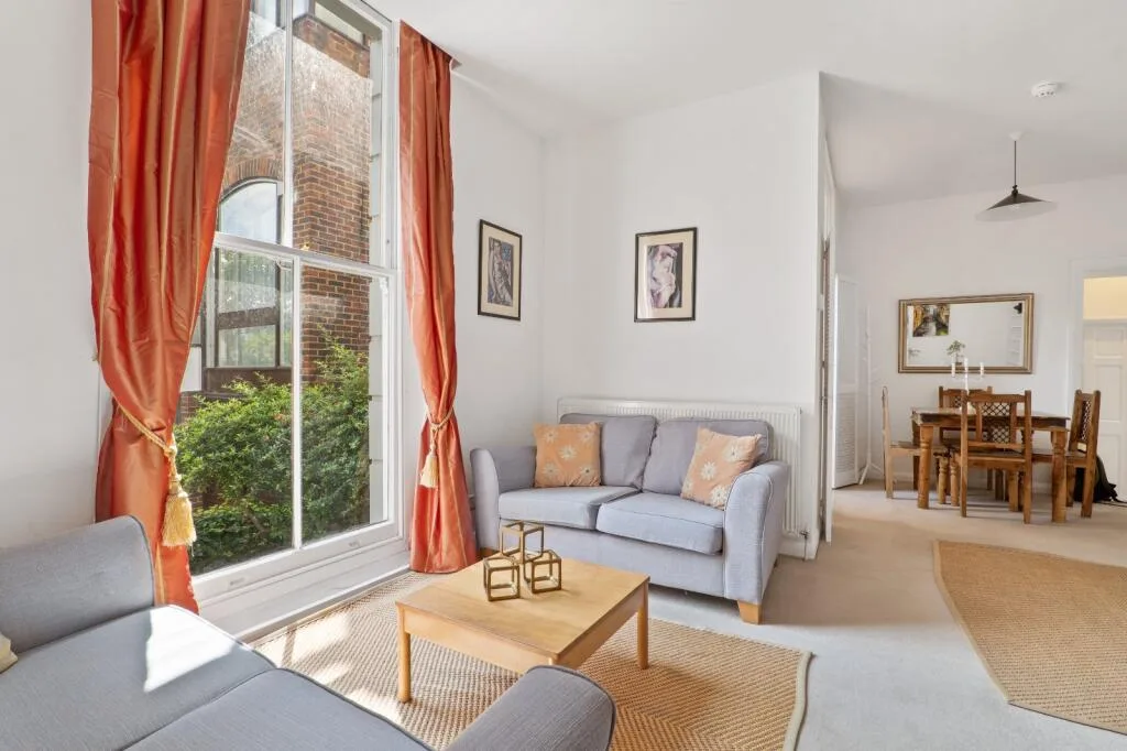 2 bedroom end of terrace house for rent