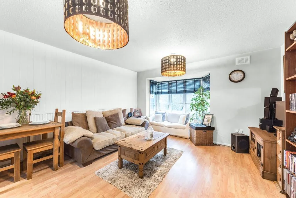 1 bedroom maisonette for rent