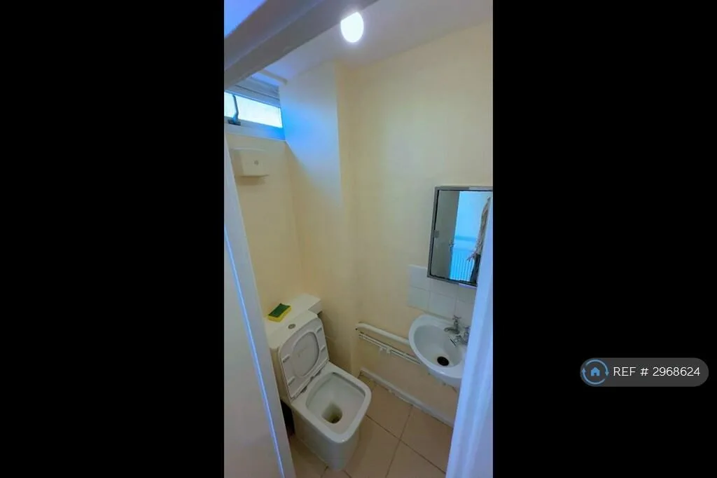 2 bedroom maisonette for rent