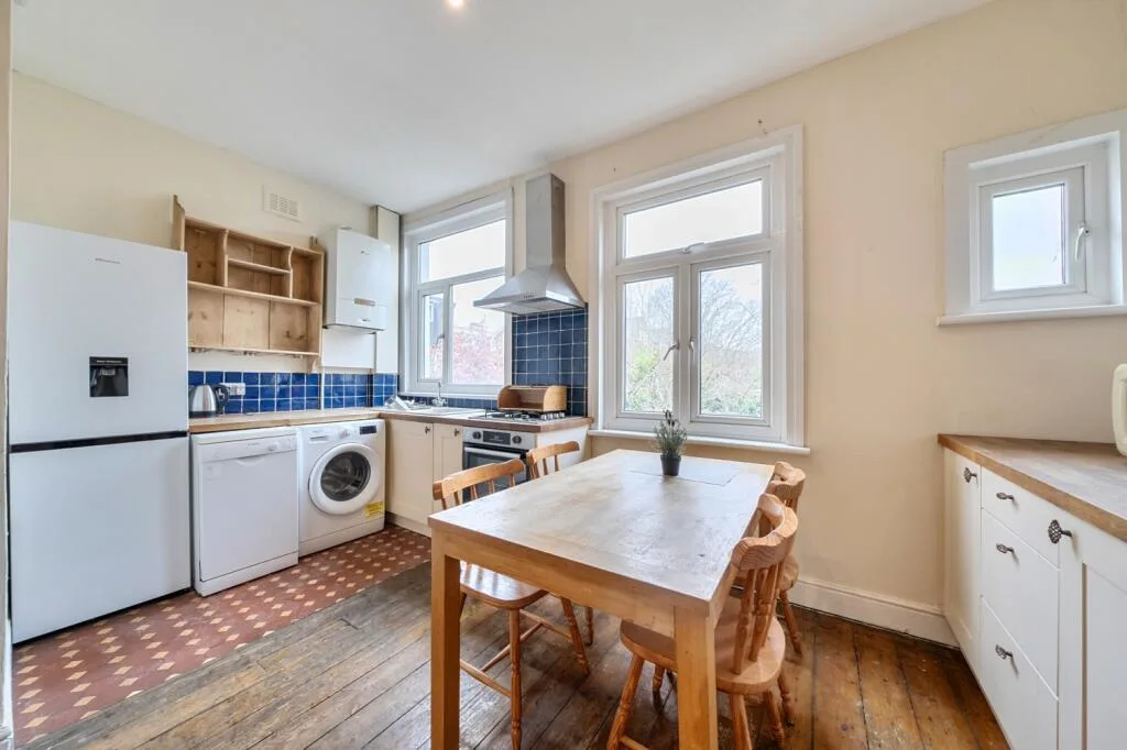 4 bedroom flat for rent