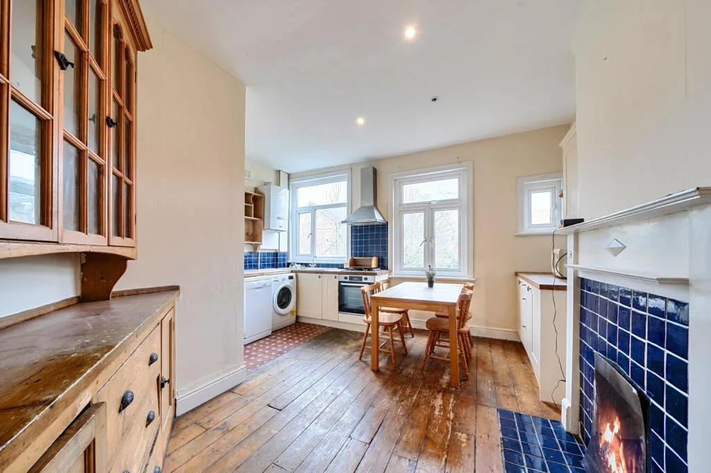 4 bedroom flat for rent