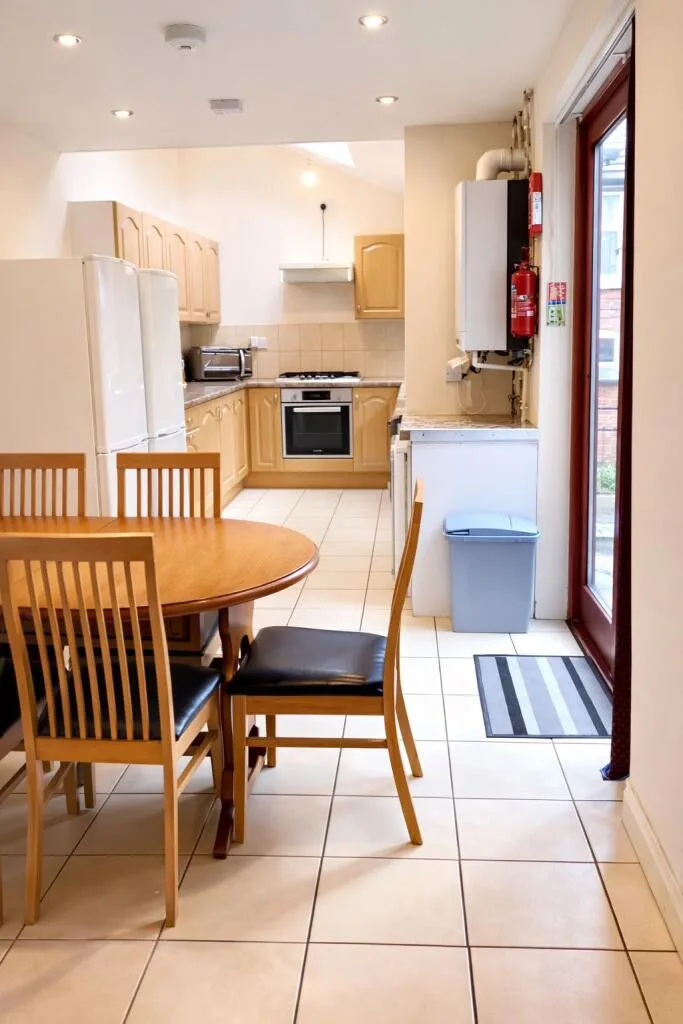 4 bedroom semi-detached house for rent