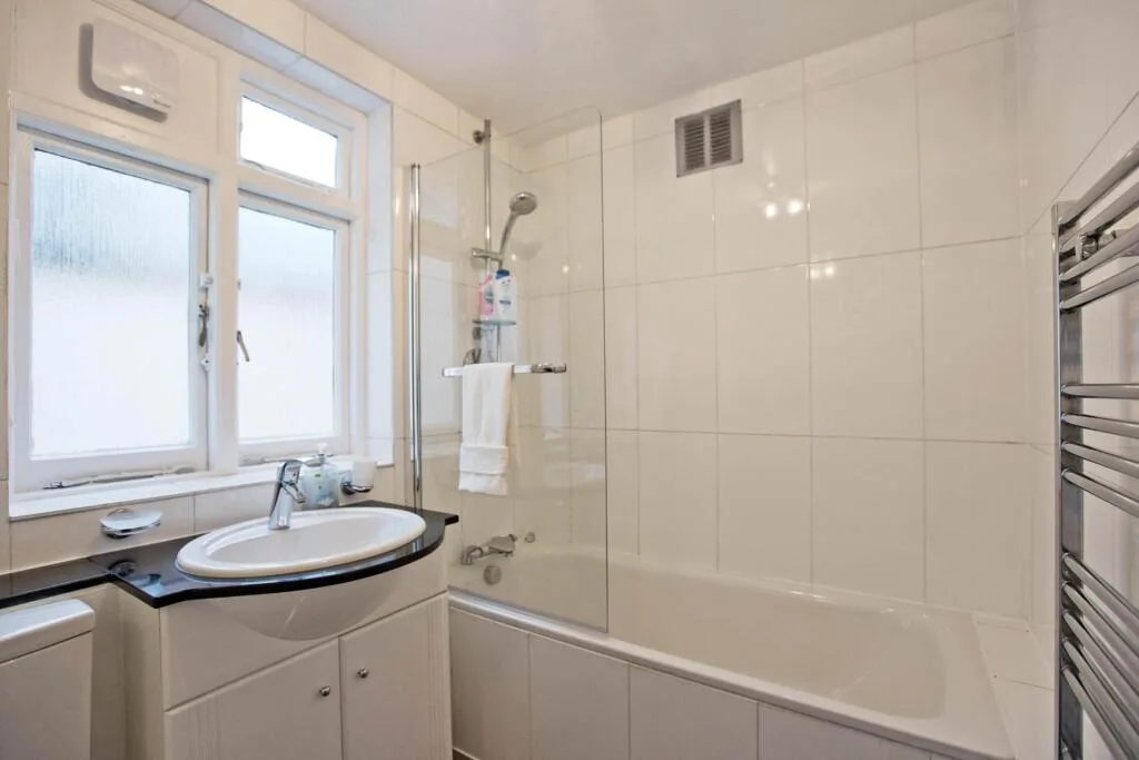 4 bedroom semi-detached house for rent