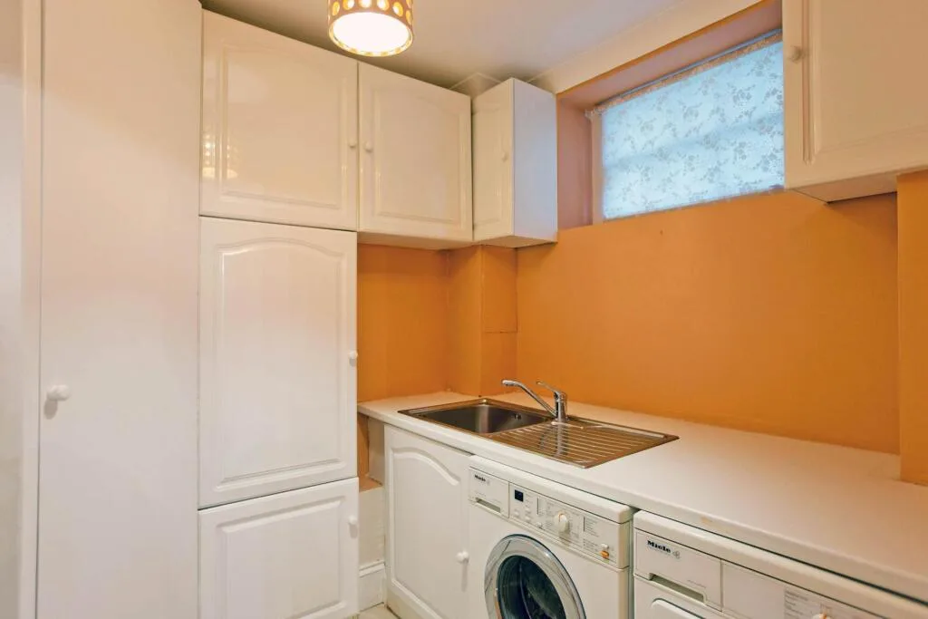 4 bedroom semi-detached house for rent