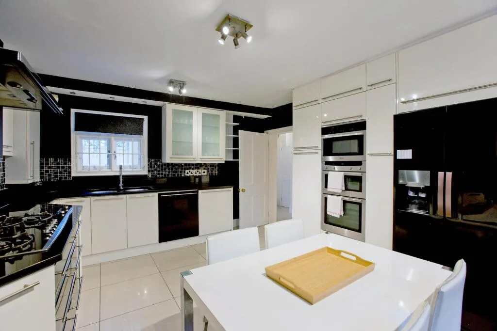4 bedroom semi-detached house for rent