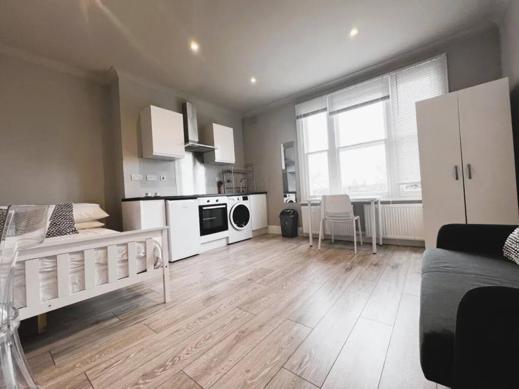 Studio flat for rent