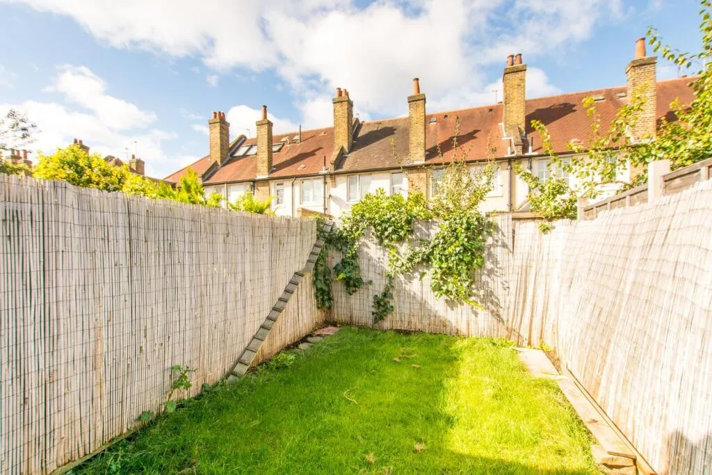 2 bedroom house for rent