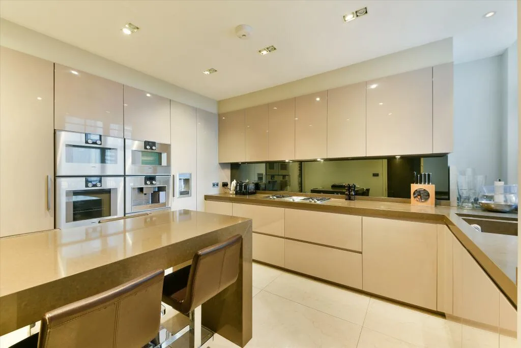 3 bedroom flat for rent