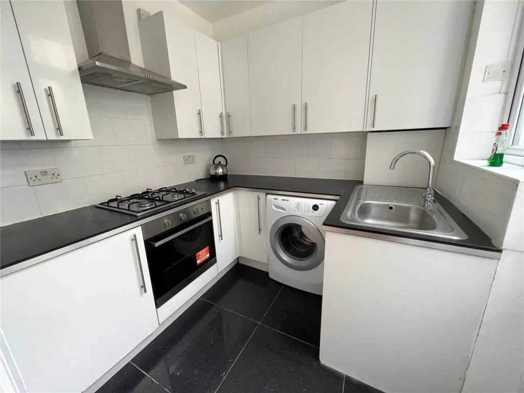 2 bedroom maisonette for rent