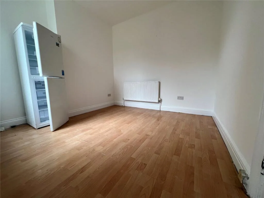 2 bedroom maisonette for rent