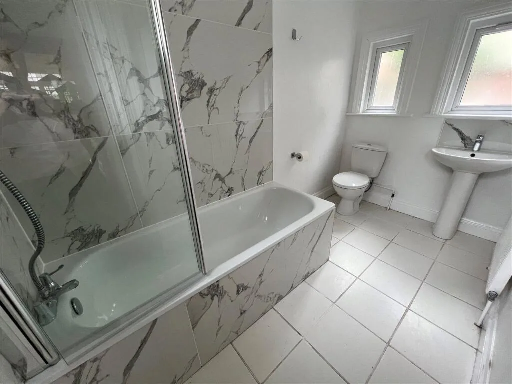 2 bedroom maisonette for rent