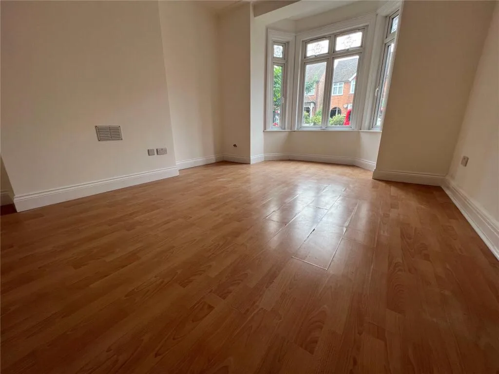 2 bedroom maisonette for rent