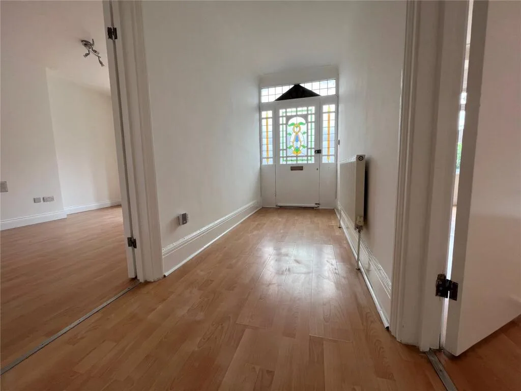 2 bedroom maisonette for rent
