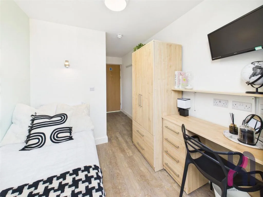 1 bedroom private hall for rent