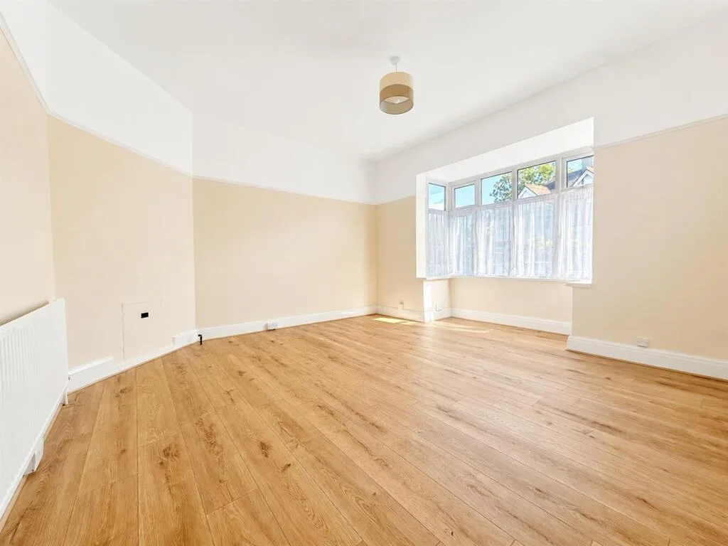 3 bedroom semi-detached house for rent