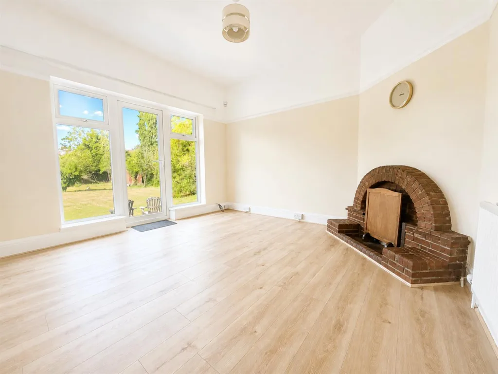 3 bedroom semi-detached house for rent