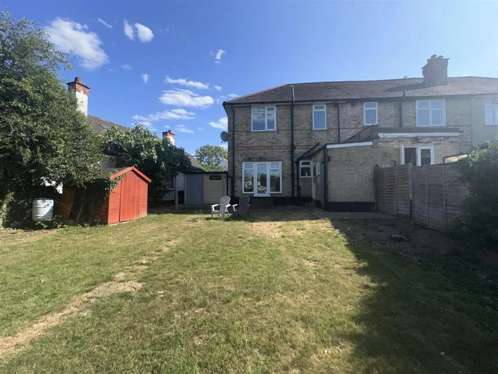 3 bedroom semi-detached house for rent