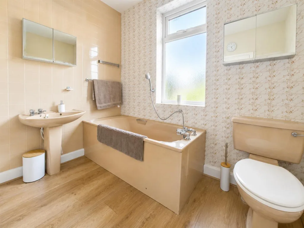 3 bedroom semi-detached house for rent