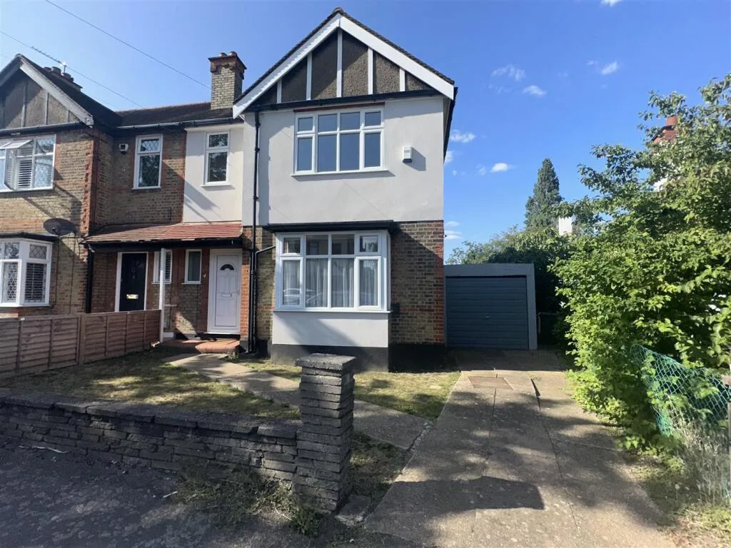 3 bedroom semi-detached house for rent