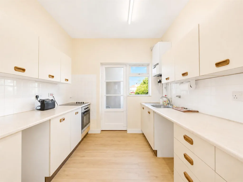 3 bedroom semi-detached house for rent