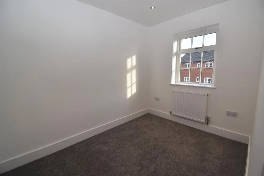 3 bedroom semi-detached house for rent