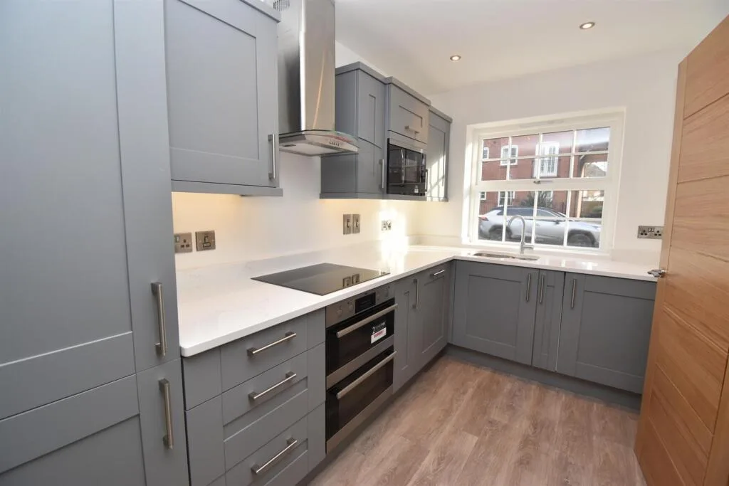 3 bedroom semi-detached house for rent